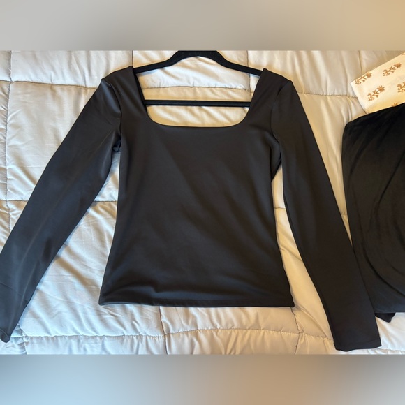 Top - Picture 2 of 3